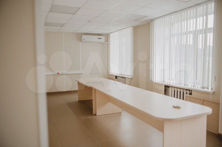 Офис с рабочими местами, 28 м²