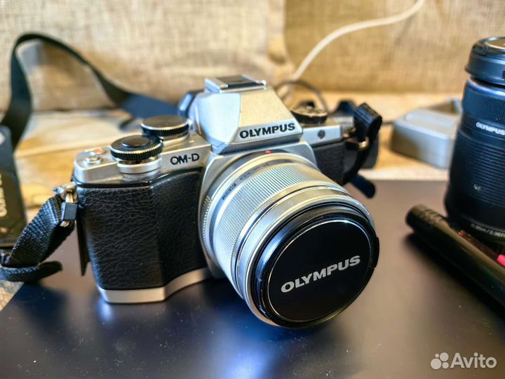 Olympus om-d e-m10 с объективами (25mm, 40-150)