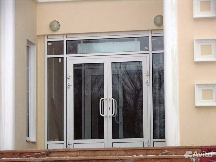 Двери пластиковые и алюминиевые со склада