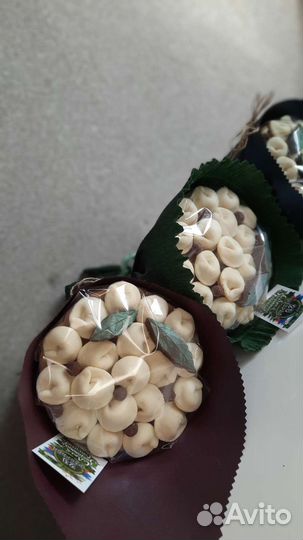 Букеты из шоколадных пельменей с орехом