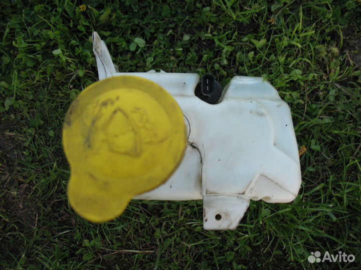 Бачок Nissan Primera P12/Almera N16