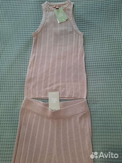 Трикотажные брюки в размере S,майка в размере XS