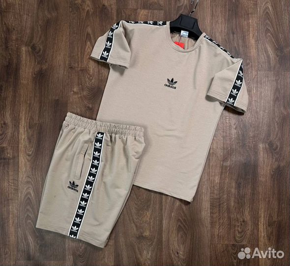 Летний костюм Adidas (футболка и шорты)