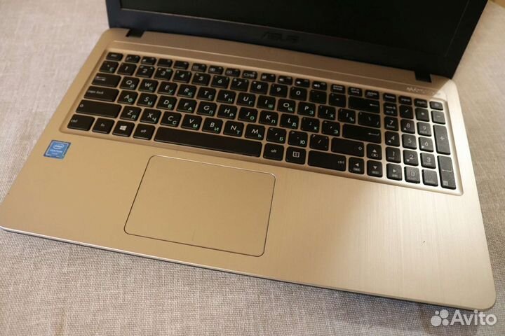 Ноутбук Asus 4 ядра, 8gb, hd505, ssd 250
