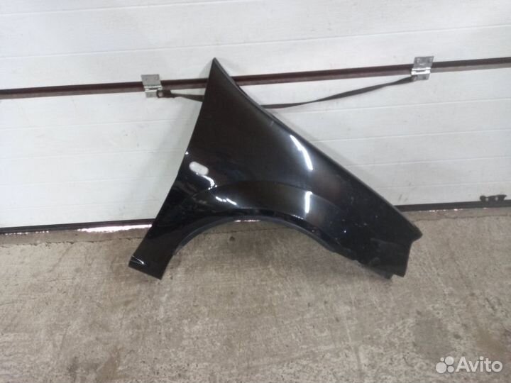 Крыло переднее правое Logan Largus