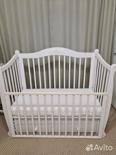 Детская кроватка с маятником Гандылян