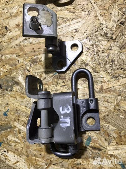 Петля двери, крышки багажника Golf 6