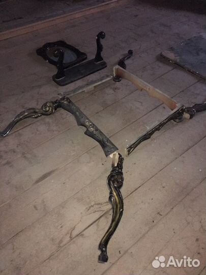 Столик резной