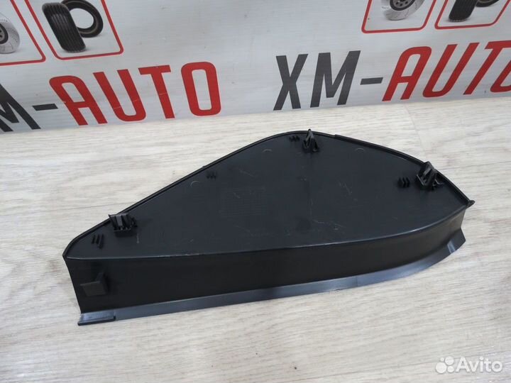 Накладка торпедо левая Volkswagen Tiguan