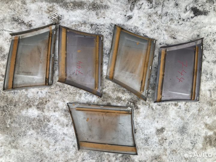 Накладки передних крыльев Мерседес 124 с дефектами