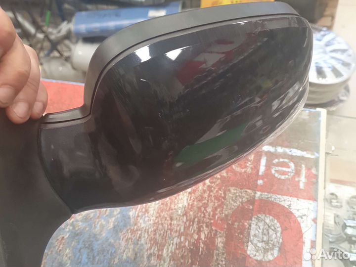 Зеркало левое Волга Chrysler 2.4 518201021
