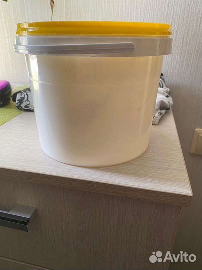 Ведро пластиковое с крышкой