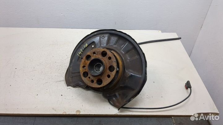 Ступица (кулак, цапфа) левая задняя Mercedes E-Coupe C207 2009, 2011