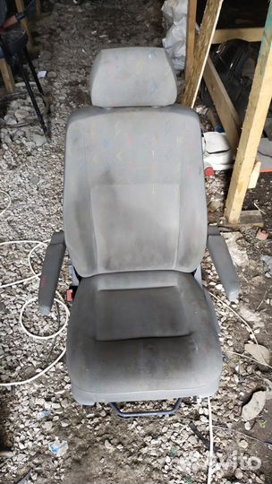 Сиденье переднее левое Volkswagen Transporter