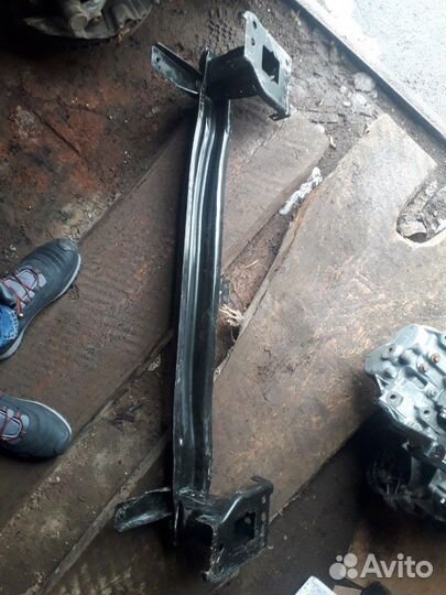 Усилитель переднего бампера VW Tiguan 08-15