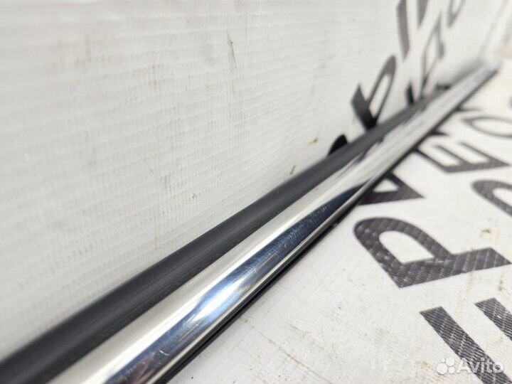 Молдинг двери задний левый Toyota Camry 50