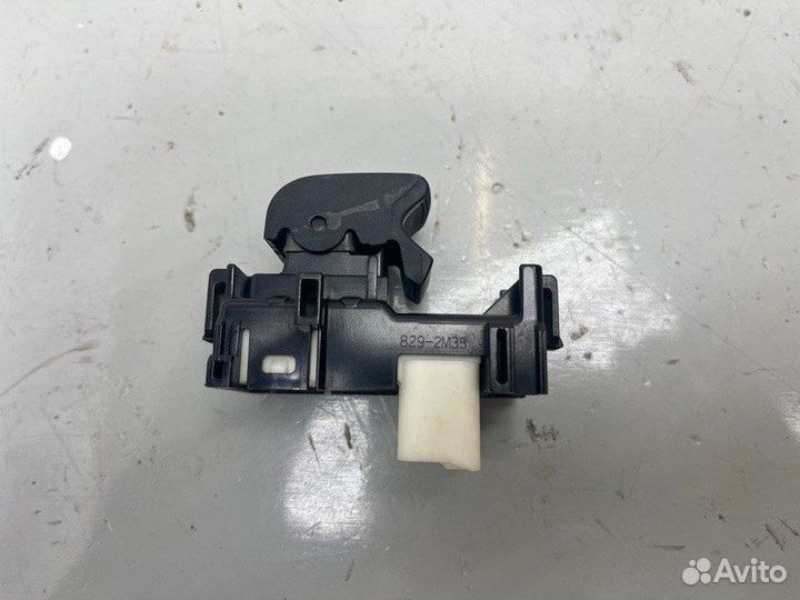 Кнопка стеклоподъемника Toyota Corolla E180 1ZR