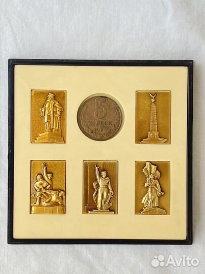 Набор сувенирных значков 