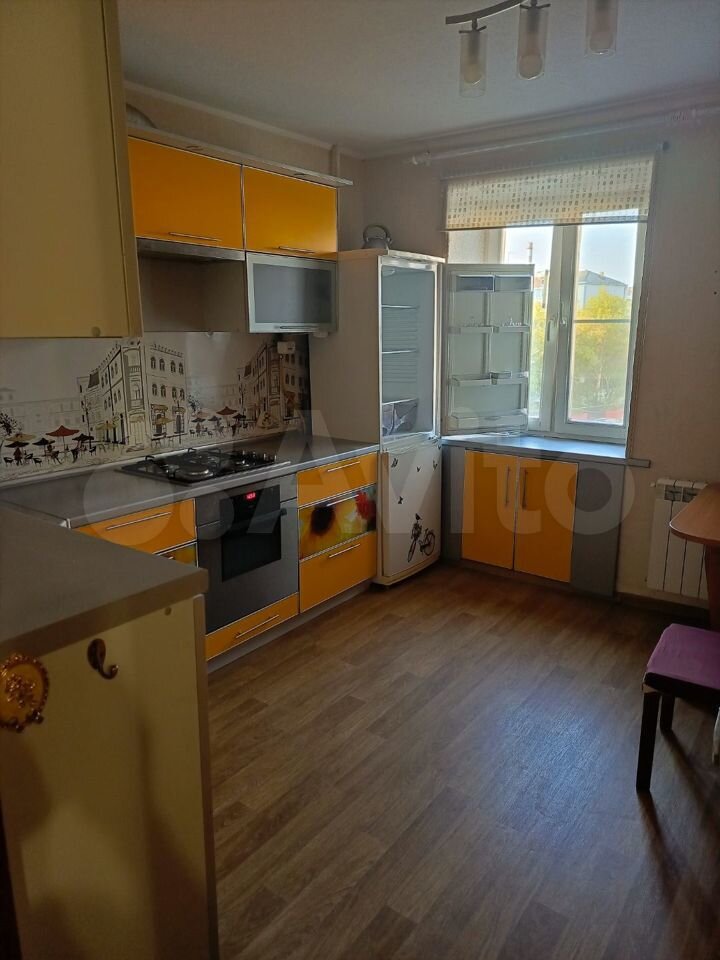 4-к. квартира, 82 м², 4/10 эт.