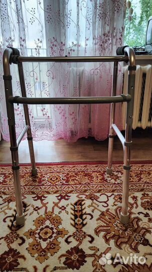 Ходунки для инвалидов