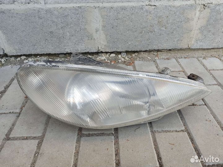 Фара правая Пежо 206