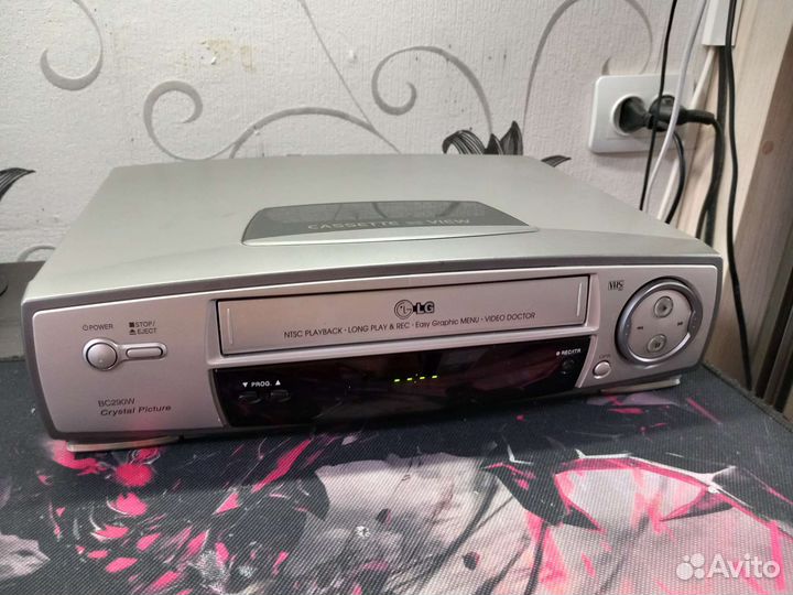 Видеомагнитофон LG BC290W