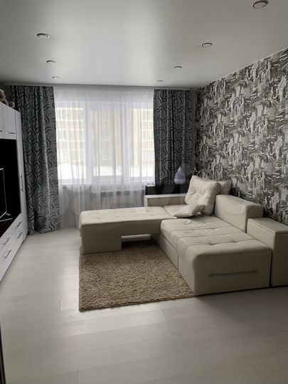 2-к. квартира, 57 м², 1/10 эт.