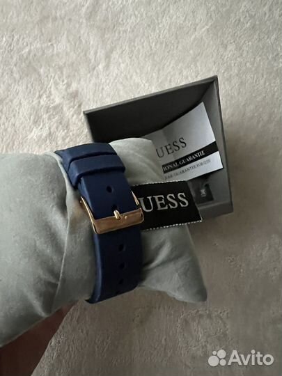 Наручные часы Guess
