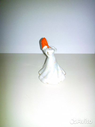 Фарфоровая статуэтка Плясунья