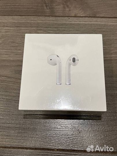 Airpods 2 с зарядным футляром mv7n2
