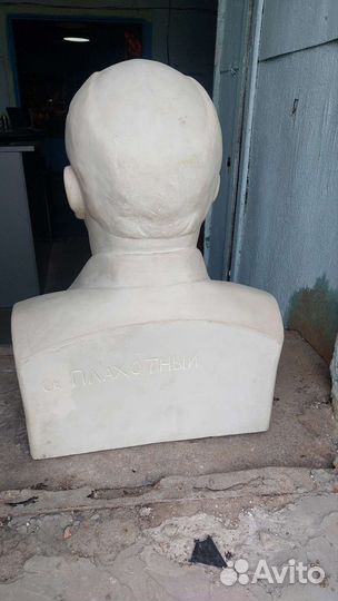 Бюст и портрет Ленина