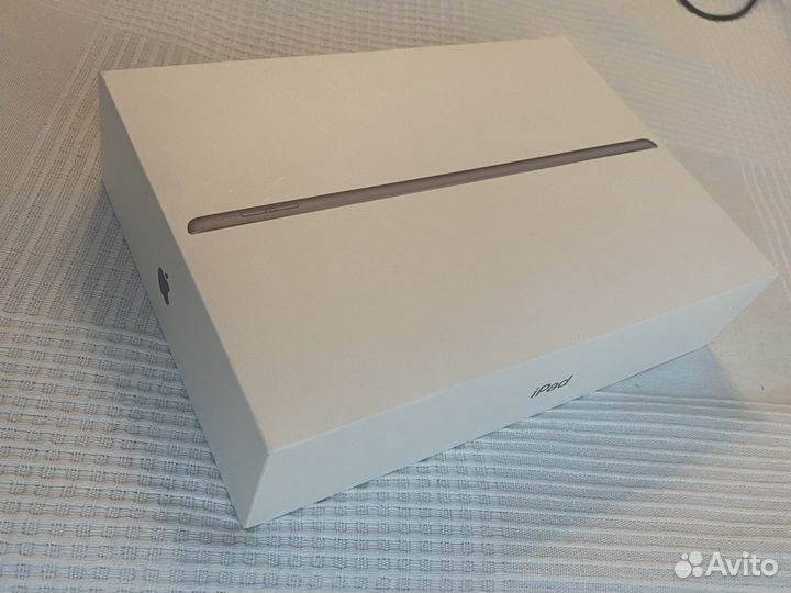 Коробка из под iPad 7 поколения