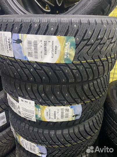 Nokian Tyres Hakkapeliitta 9 235/45 R18