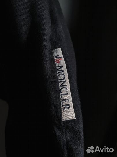 Элегантная футболка Moncler, только что поступила