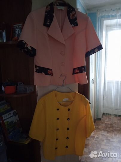 Отдам даром женские вещи