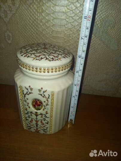 Красивая керамическая банка