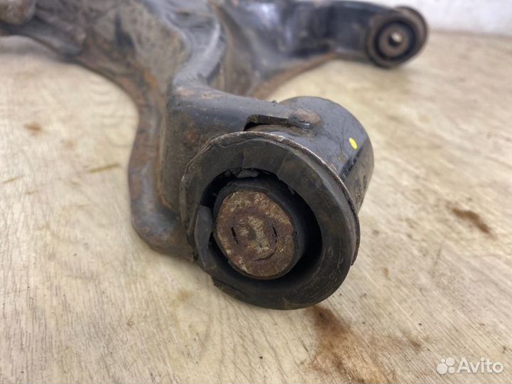 Рычаг подвески передний правый Mitsubishi Pajero 4