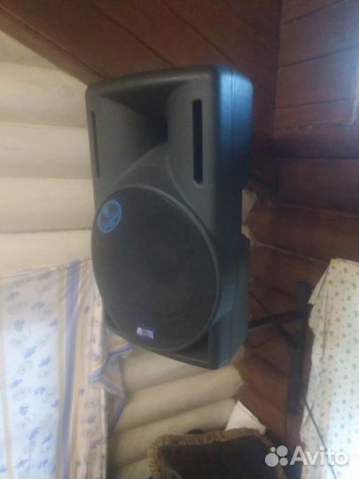 Настенное крепление для концертной акустики