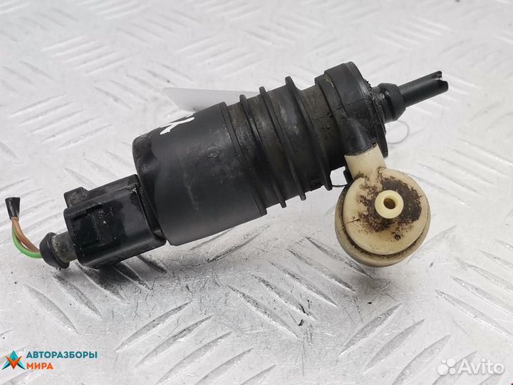 Насос (моторчик) омывателя стекла Volkswagen рест
