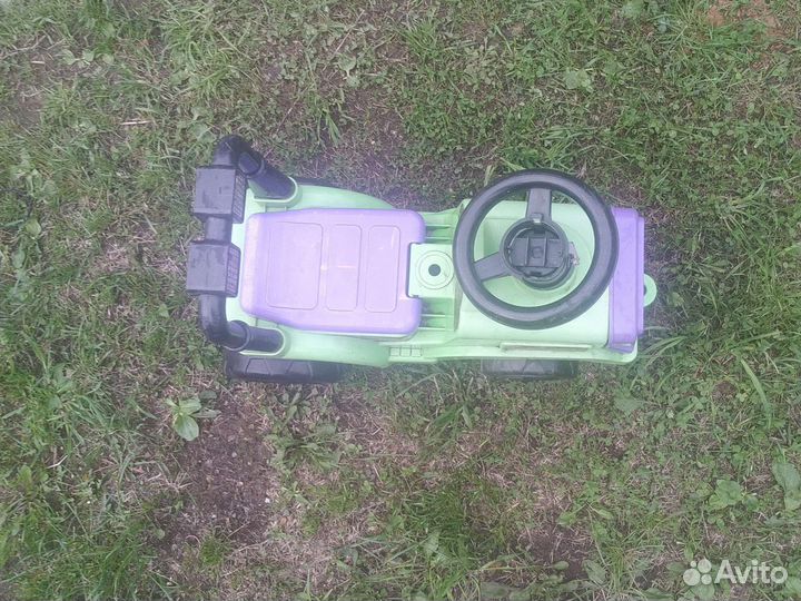 Детский зелëный автомобиль каталка с рабочим рулëм