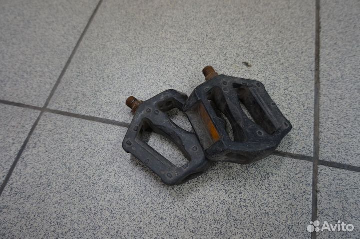 Б/У Педали на детский велосипед 1/2 ось