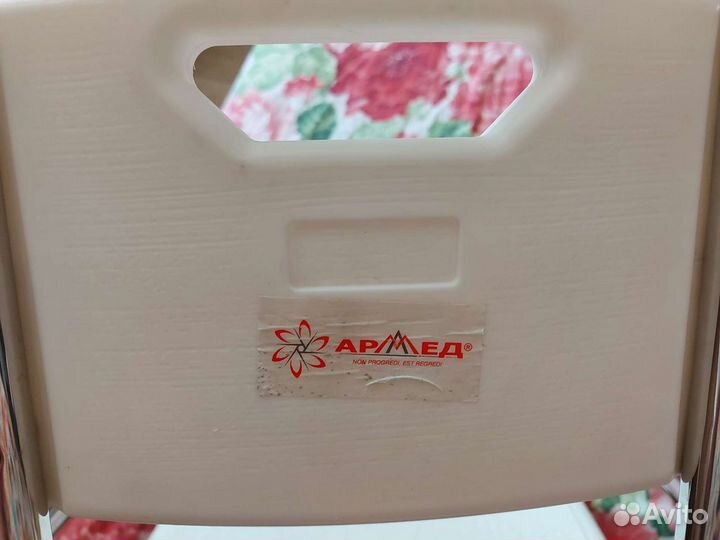 Сиденье для ванны