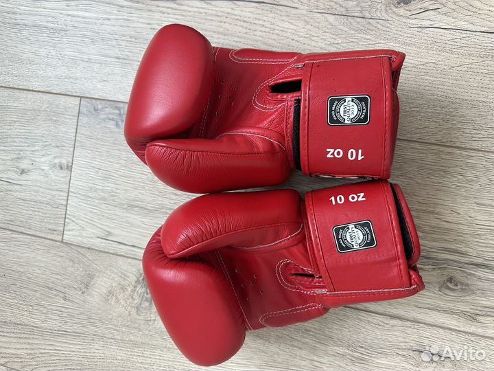 Боксерские перчатки Twins Special 10 oz