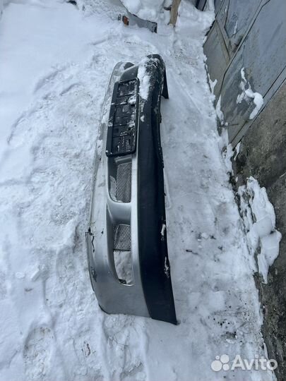 Бампер передний Toyota Avensis 1 под ремонт