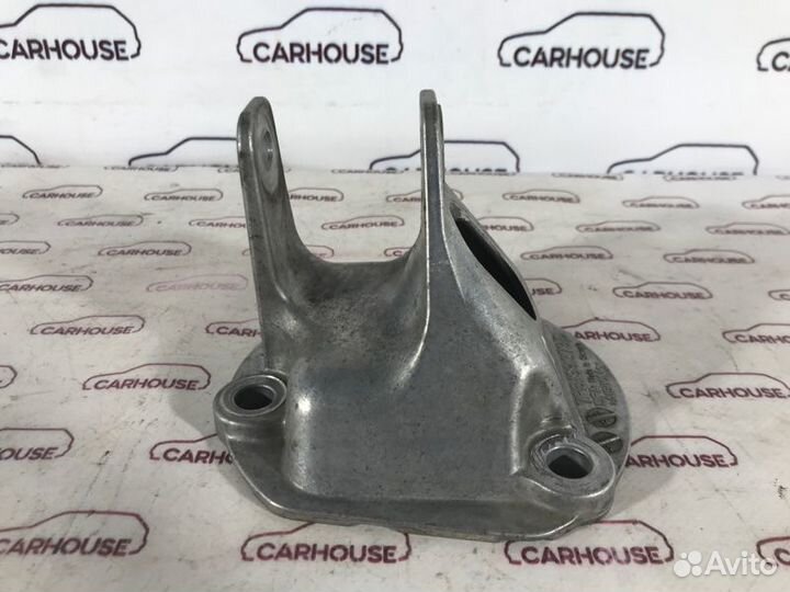 Кронштейн двигателя правый Porsche Cayenne 958