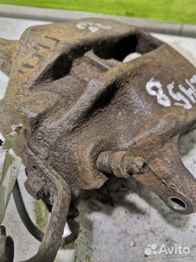 Суппорт передний правый Фольксваген Пассат Б3