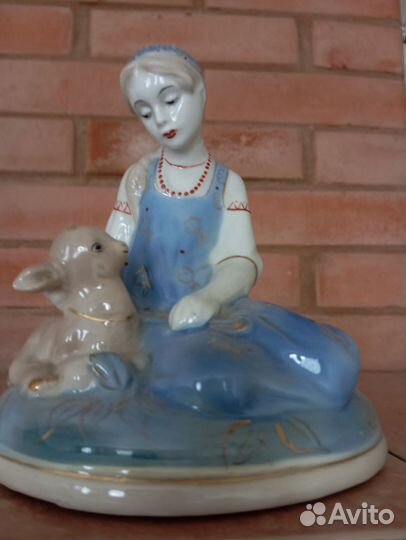 Статуэтка СССР фарфоровая