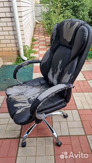 Офисное кожаное кресло бу