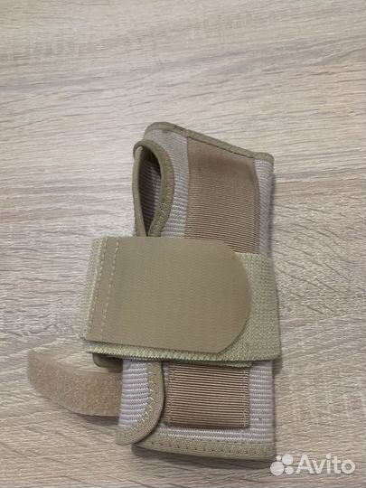 Баждаж на лучезапястный сустав левый