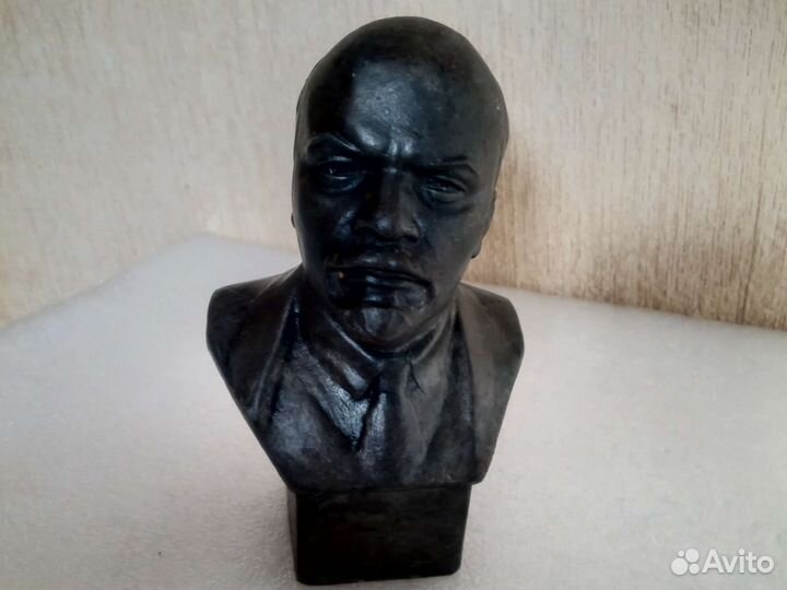 Статуэтки Ленин, Есенин, Нефертити